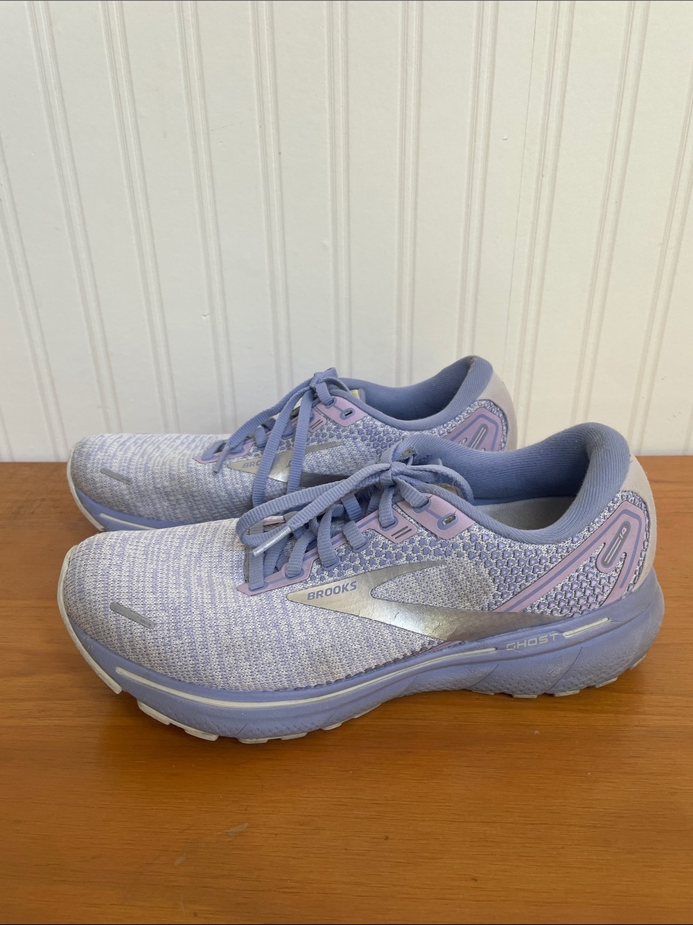 Brooks Ghost 14 Women's Running Shoes in Lavender and Silver Accents Size 9
